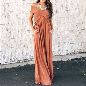 New Vici yarrow pocketed off the shoulder maxi
